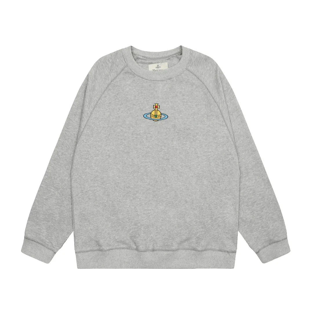 VIVI70# "Exclusive hot style" vivienne west wood West Queen Vivienne Saturn classic winning round neck sweatshirt 2024 top hot style No need to say more, directly open the details YB mold opening Correct overlock neckline details ⚠️The authentic product is the overlock threaded collar without a collar strip. Our family only makes the right version. We are careful to make sure that the first release of the Queen Mother on the whole network is correct. The full range of correct accessories and every detail is completely restored. Straight up to full Size: XS-L